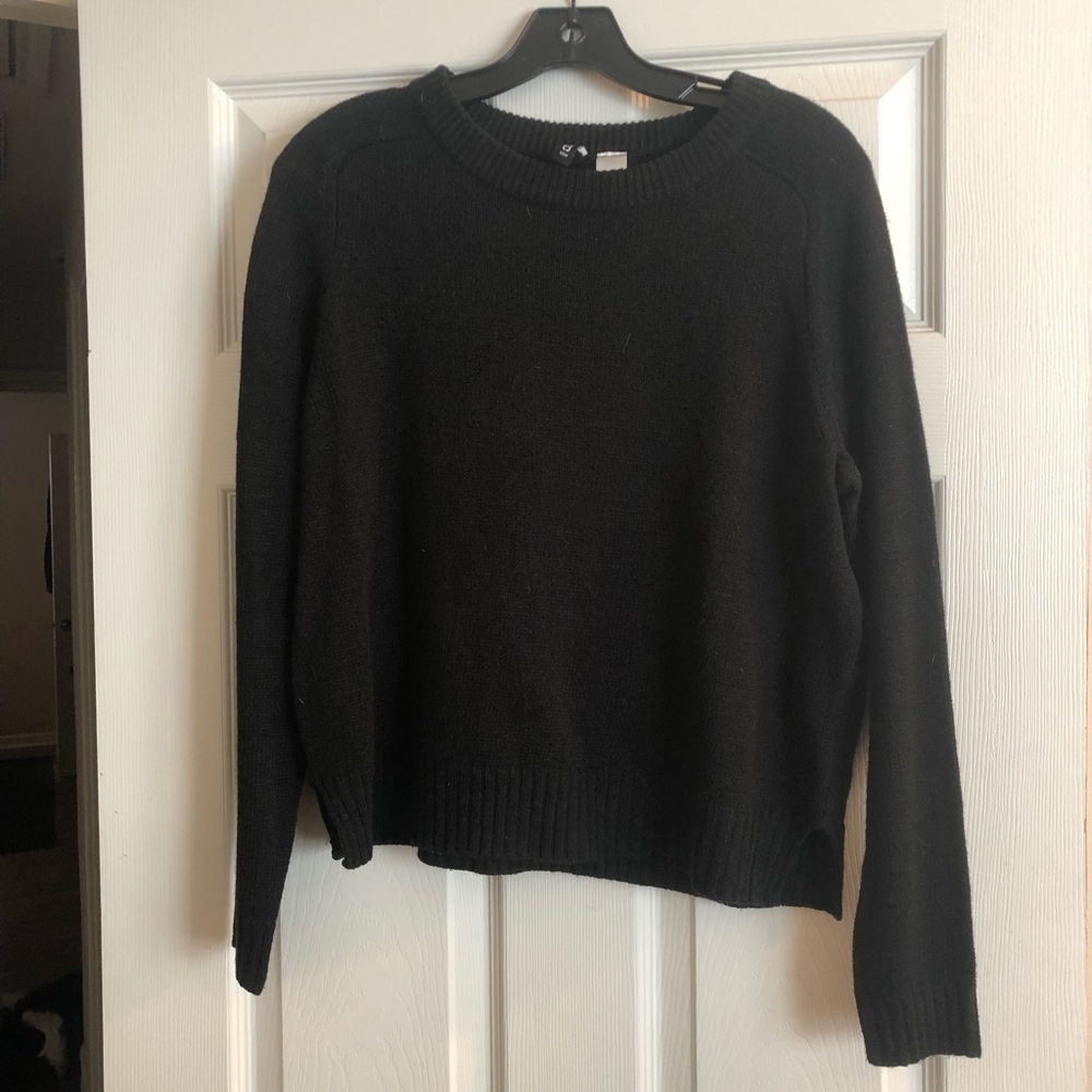 H&M Divided Crop Sweater- M
